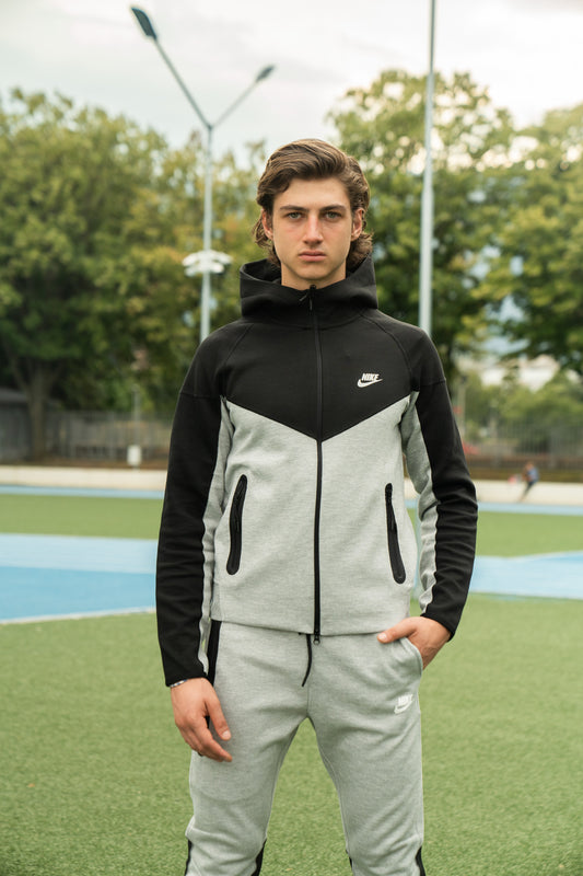 Nike Sportswear Tech Fleece - siva i crna