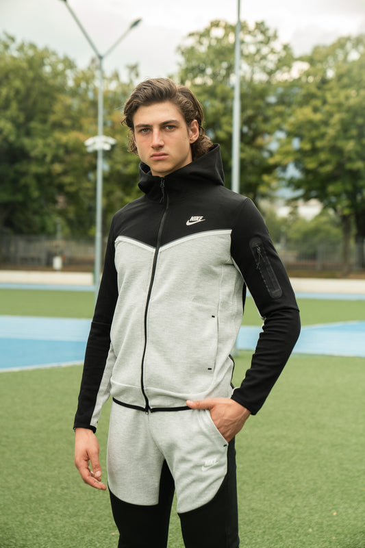 Nike Sportswear Tech Fleece Black and grey TrendyWear