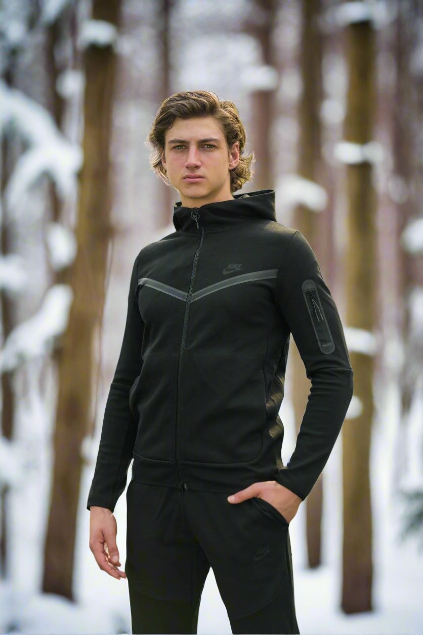 Nike Sportswear Tech Fleece - BlackSporting GoodsTrendyWearTrendyWearNike Sportswear Tech Fleece - Black