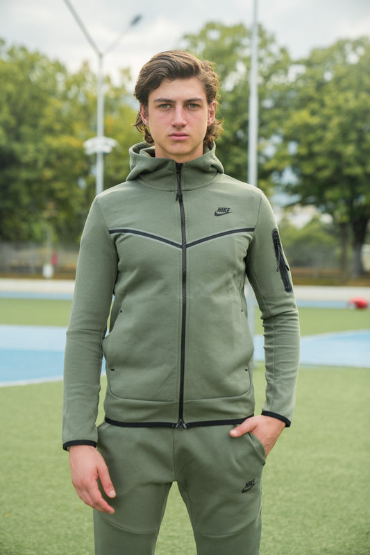 Nike Sportswear Tech Fleece - tamno zelena